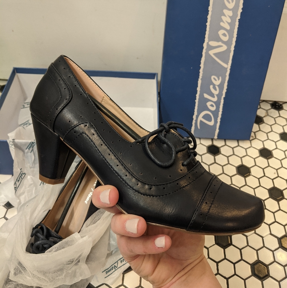 NIB navy blue retro heeled oxfords